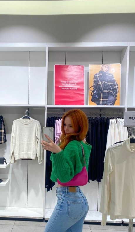 Aysennyuksel pornstar nude photo