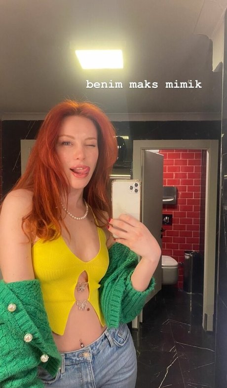 Aysennyuksel nude star galleries