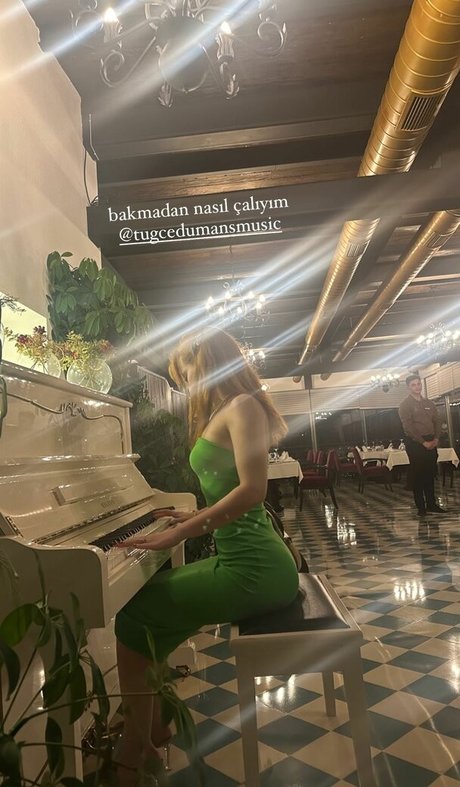 Aysennyuksel perfect star photo