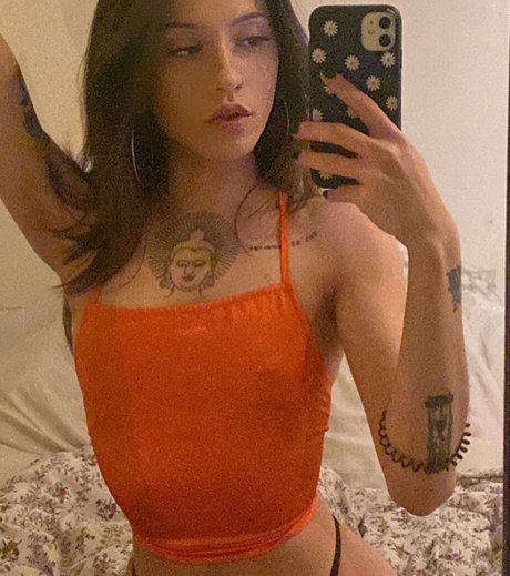 Nananissina model adult img