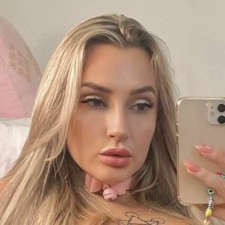 Molly Divine nice model pics