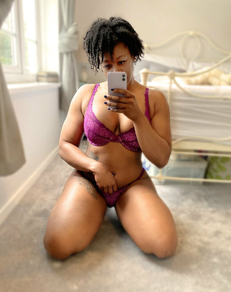 tillysworld model hot photo