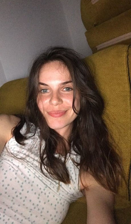 Bella Alice star perfect picture