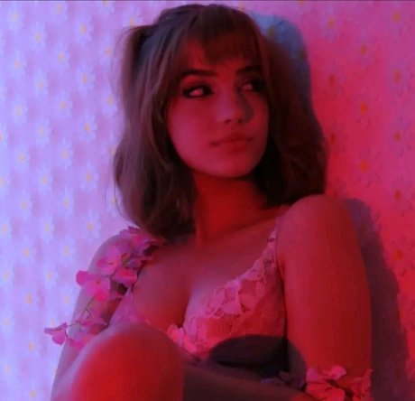 Corrina Rhys top star pics