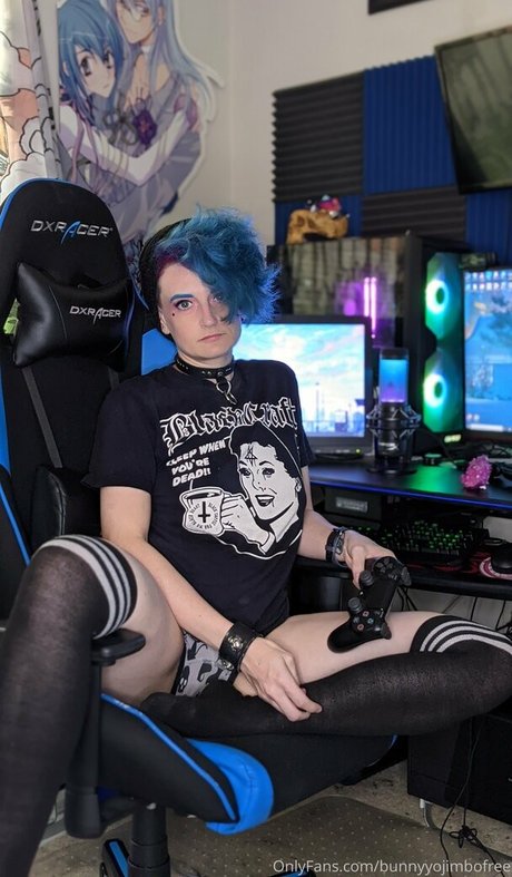 teen lesbian onlyfans nude picture