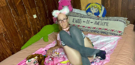 makememelt model naked pics