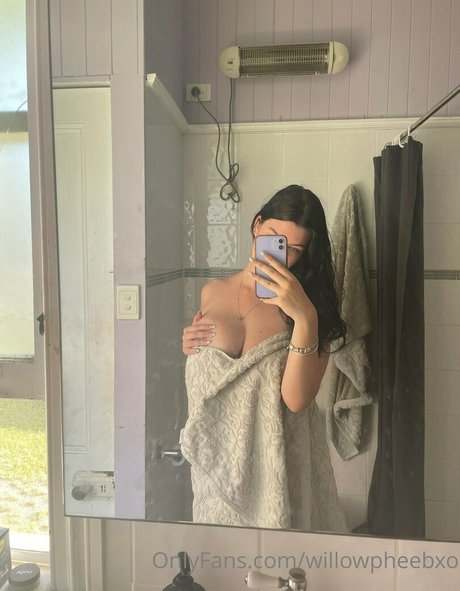 Phoebewillow model sex picture