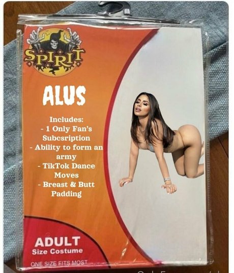 Alus naked model pic