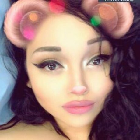 wachamarie exclusive model pic