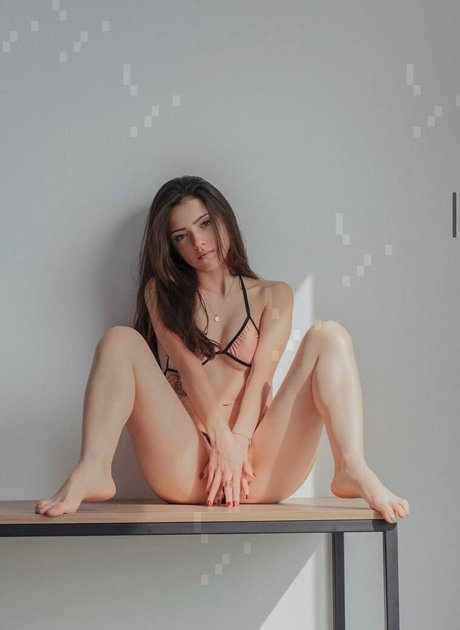 famous female onlyfans beautiful nude photo