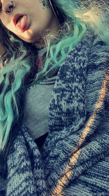 tattooed shemale onlyfans naked picture