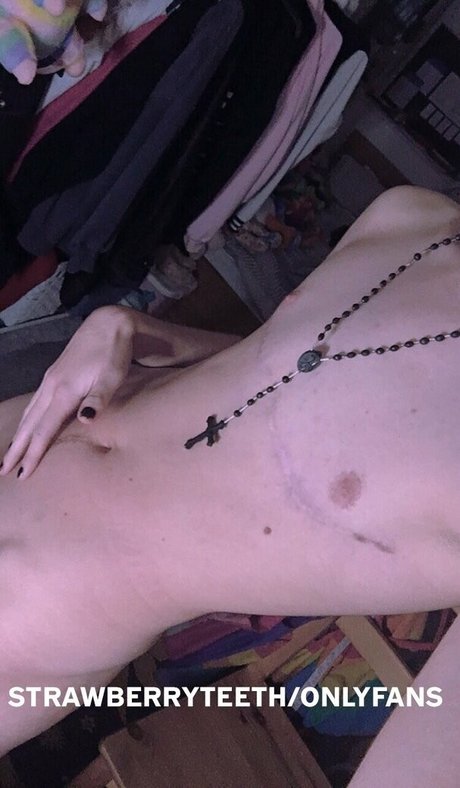 strawberryteeth star pornographic pic