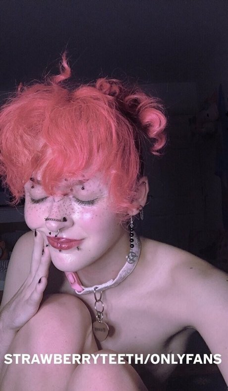 strawberryteeth adult actress photo