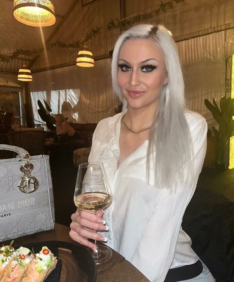 tawneycavanni xoox pornstar exclusive galleries