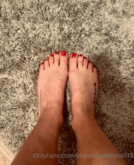 blondebombshell18 nude pornstar image