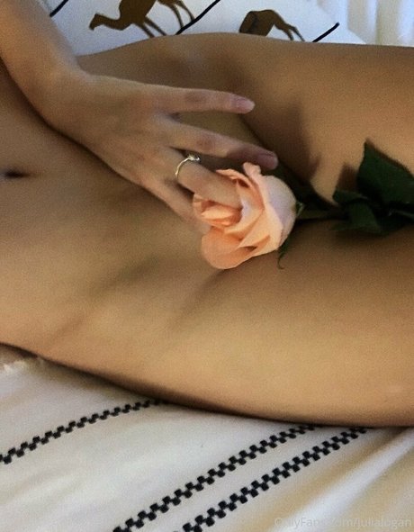 julialogan pornstar nude photo