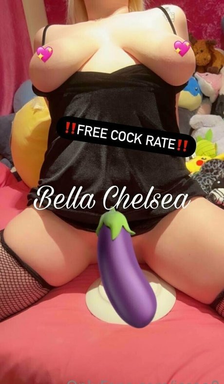 issaa0 nude actress photos