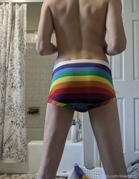 lewdlesse model porn gallery