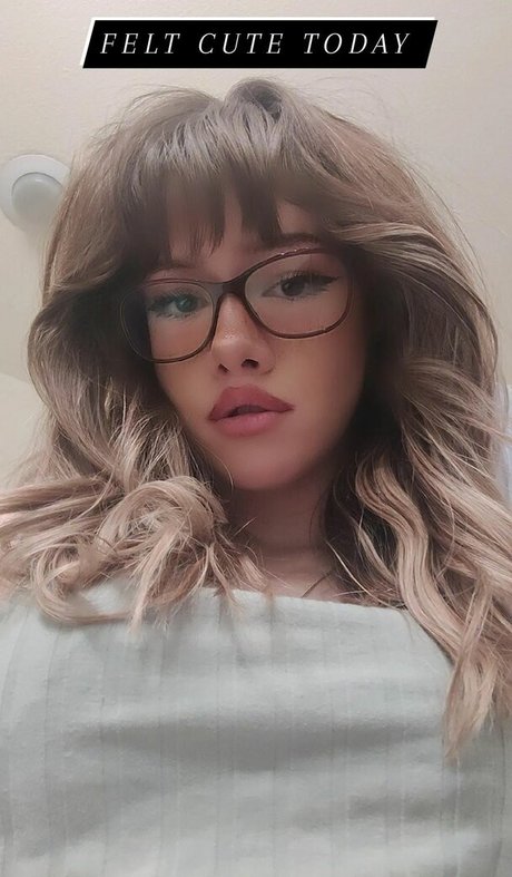 Lemonkiwi porn model pictures