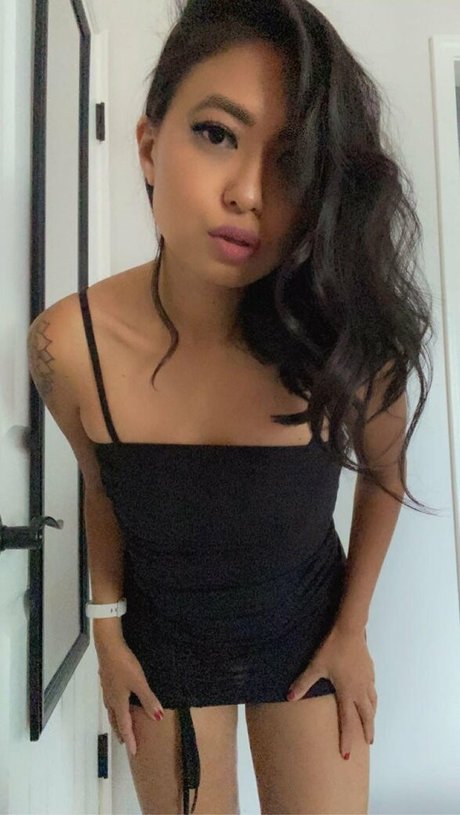 Randomsuburbanite Rose model nudes picture