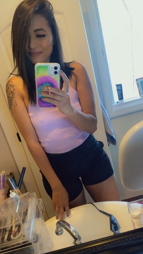 Randomsuburbanite Rose model exclusive image