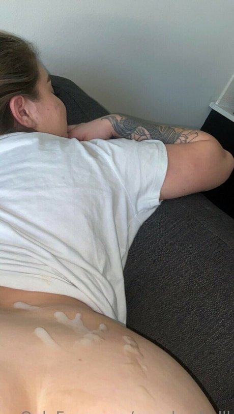 mixhelleeg star nude pic