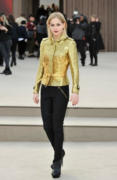 Suki Waterhouse high quality actress pics