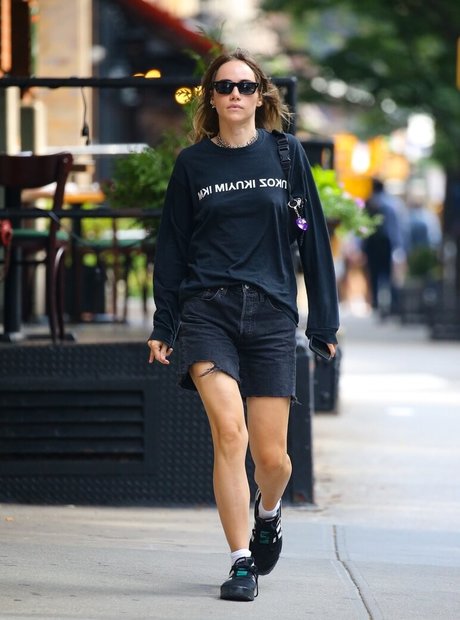 Suki Waterhouse pornstar exclusive galleries