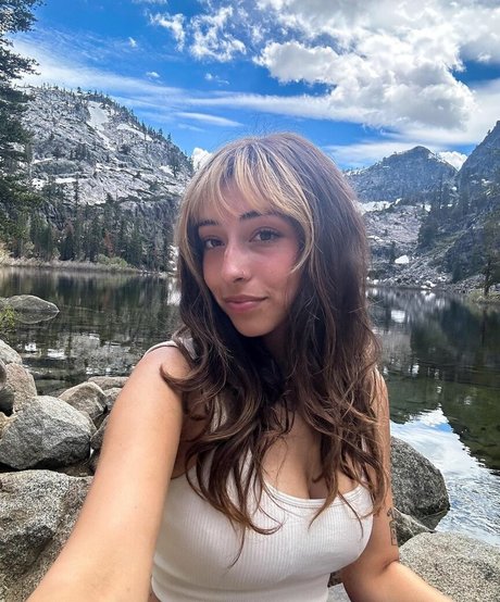 Tiana Renay nude model photos