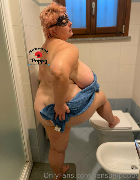 sensualpoppy model nice image