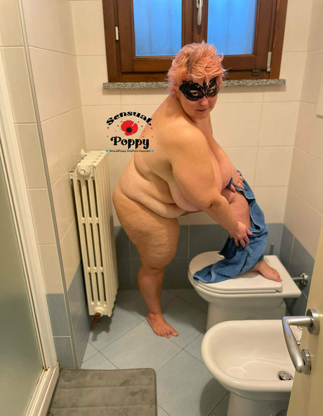 sensualpoppy sexy model picture