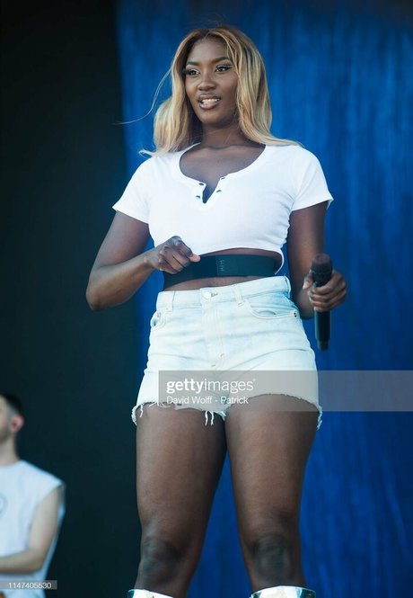 Aya Nakamura star free pics