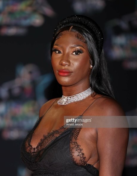 Aya Nakamura Quick photo