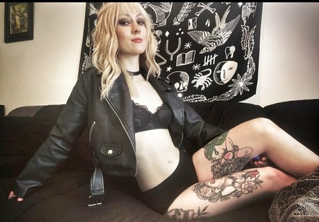 witchydancer11 naked model archive