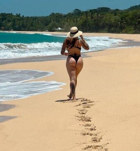 RobbieCal star naked photos