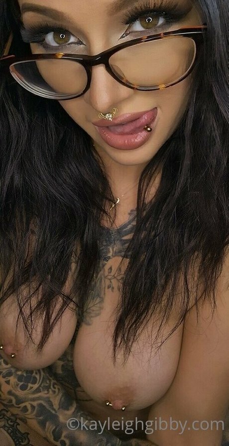 shemale handjob onlyfans naked img