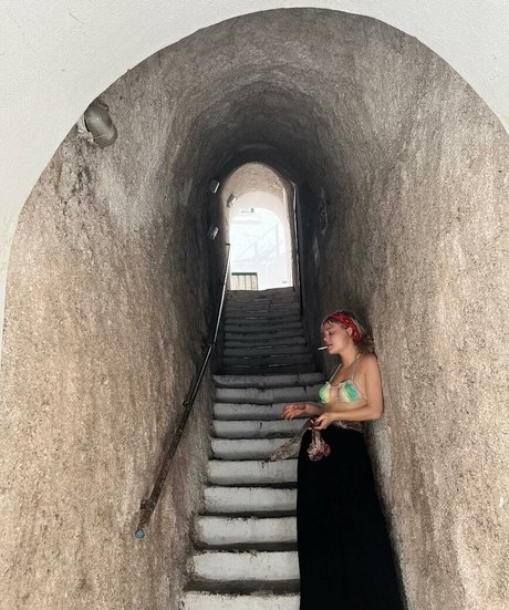 Emily Lind naked actress images