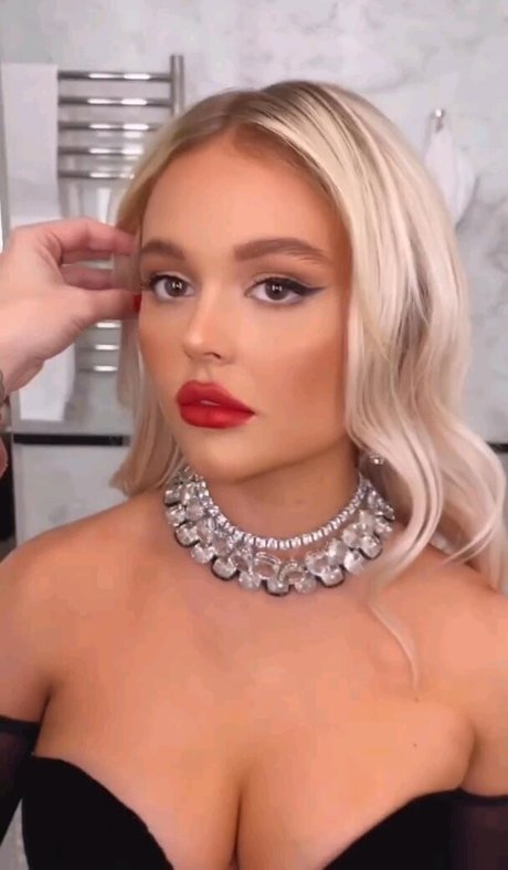 Emily Lind star exclusive photo