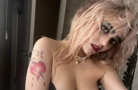 Emily Lind art star pic