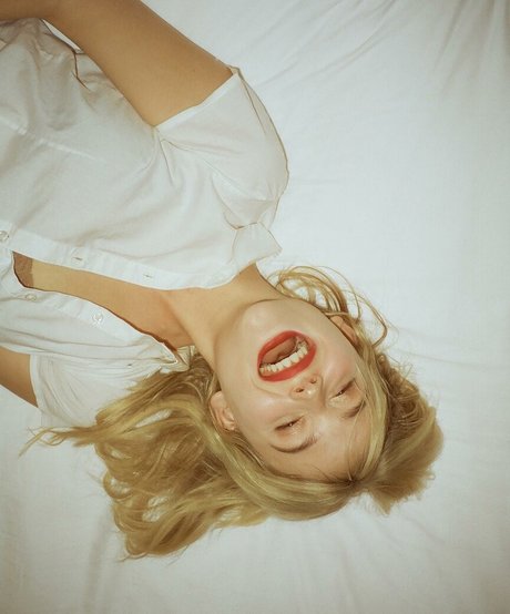 Emily Lind pretty model img