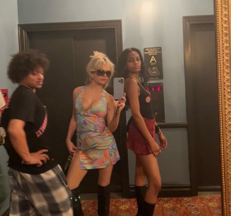 Emily Lind model top pictures