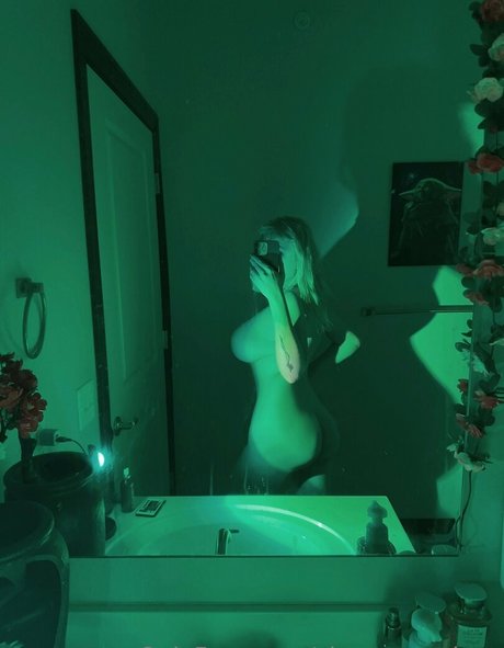 Chewy Waifu free actress image