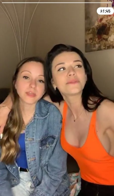 Koala Puffs sexy actress galleries