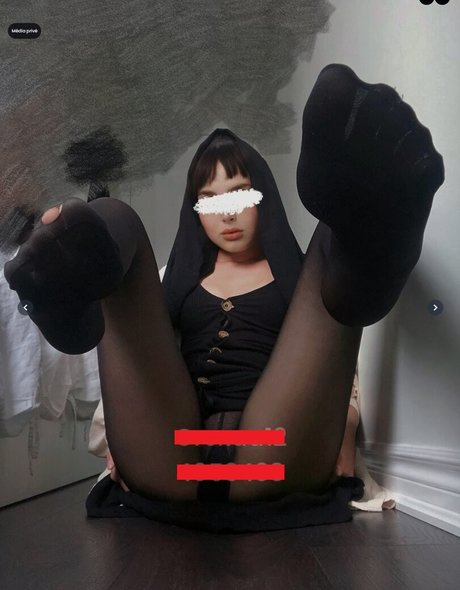 Hur el ain model nude picture