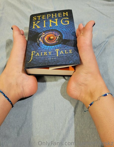 GamertoesKZ naked model pic