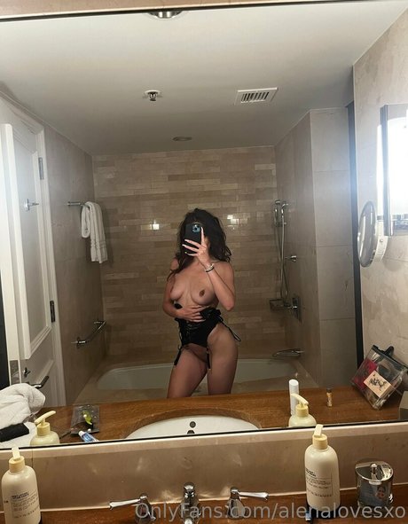 alenalovesxo naked model pictures