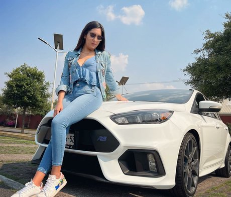 Yeo Speed model pretty photos