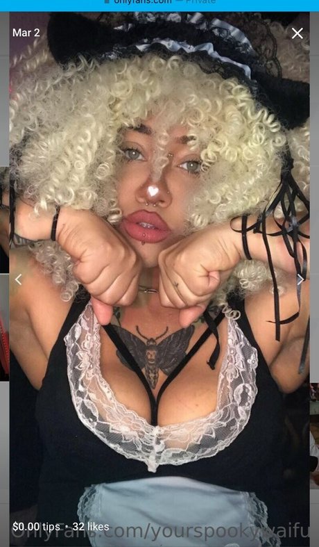 yourspookywaifu sexy model image