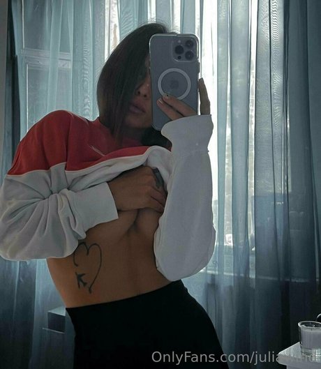 juliawind art star img