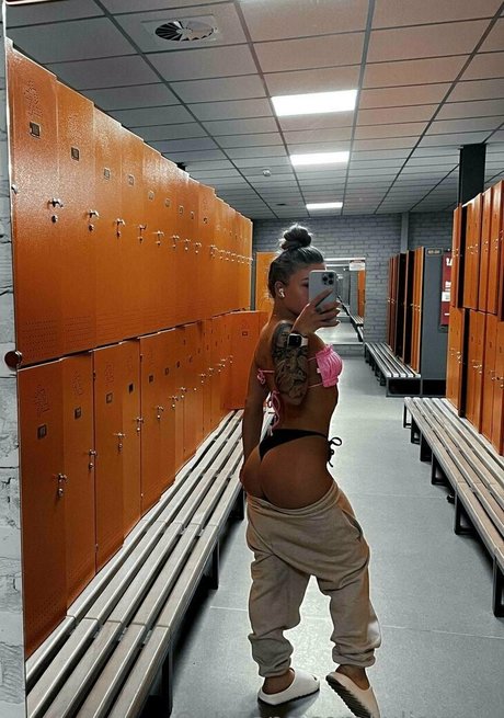 juliawind pretty model photo